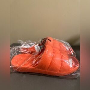 Totes Women's Molded Puffy Slide with Everywear NWT